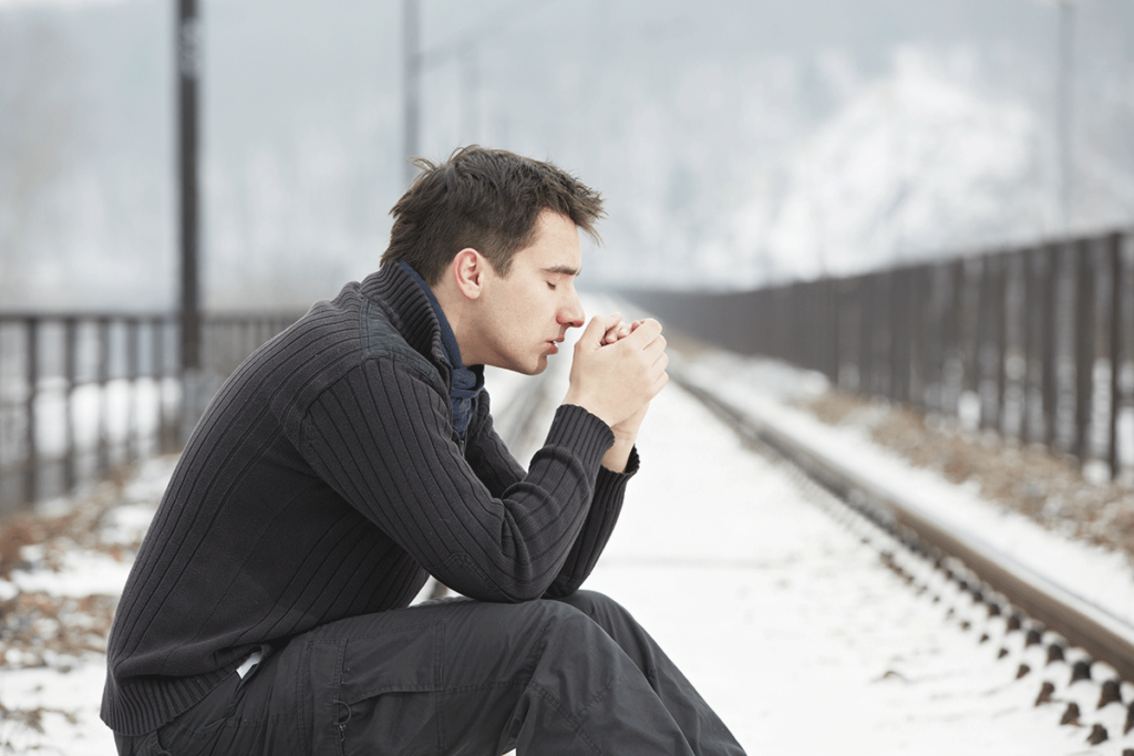 A man experiencing the dangers of using opioids during winter